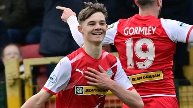 Larne and Linfield win as Moore double sinks Glens