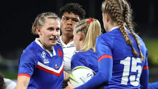 Rugby World Cup: France beat Fiji 44-0 to reach quarter-finals