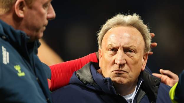 Lees backs Warnock experience on Terriers return