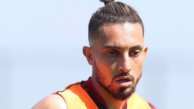 Man Utd full-back Telles to miss start of season