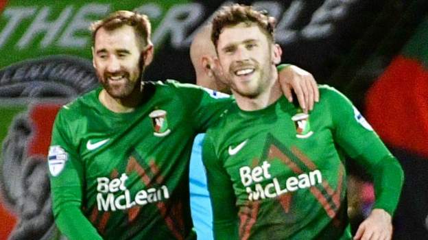 McCartan scores double as Glentoran beat Crusaders