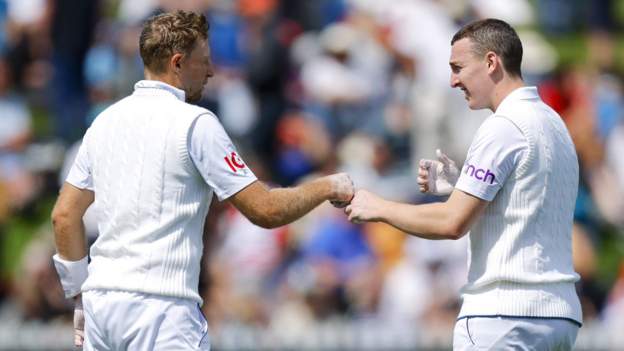 Master Root & apprentice Brook show England future