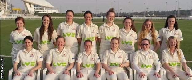 Ffion Wynne (back row, second left) with her Wales Under-19s team-mates