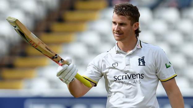 Hain extends Warwickshire deal until 2025