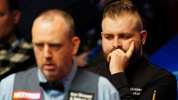 World Snooker Championship 2022: Mark Williams opens up lead over Jackson Page