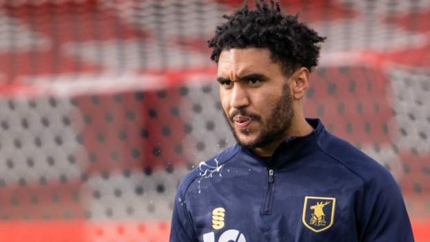Jamie Reid: Stevenage sign Mansfield Town striker - BBC Sport