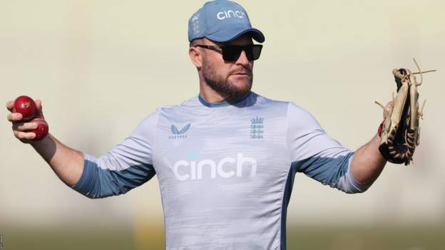 Pakistan v England: Brendon McCullum wants tourists to continue attacking approach