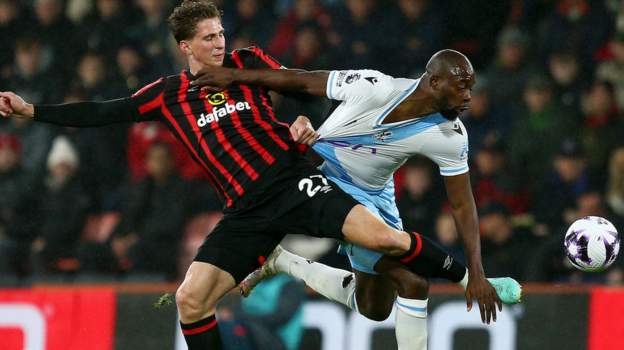 Bournemouth beat Palace after late Kluivert winner