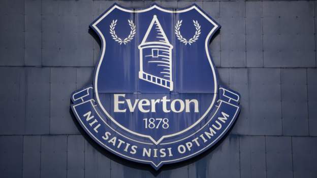 Everton investigate racist abuse of Arsenal player