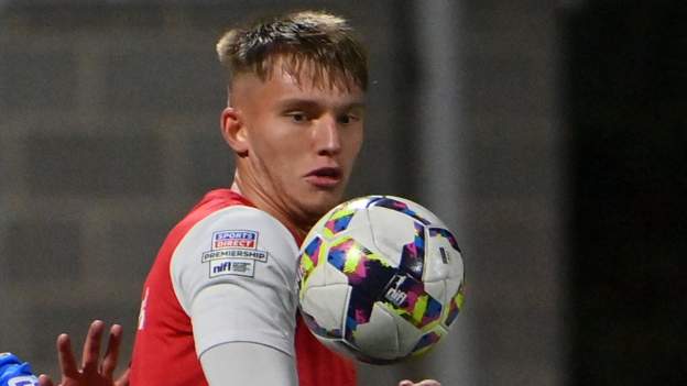 Farquhar agrees move from Larne to Crystal Palace