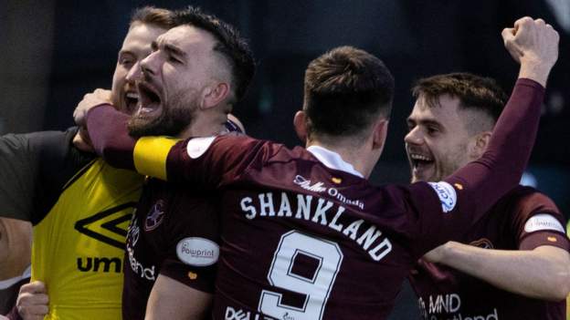 Snodgrass goal earns Hearts point at St Mirren