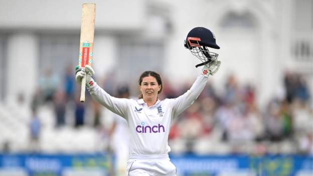 Beaumont ton leaves tense Ashes Test in the balance