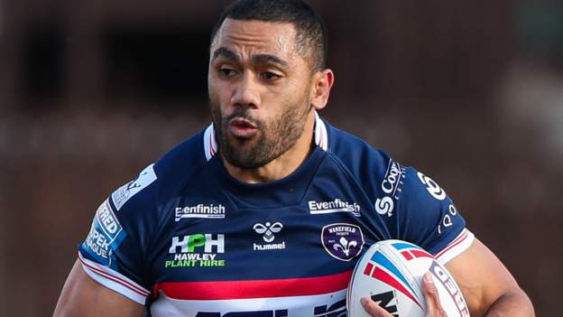 Bill Tupou: Wakefield Trinity centre retires from rugby league on ...