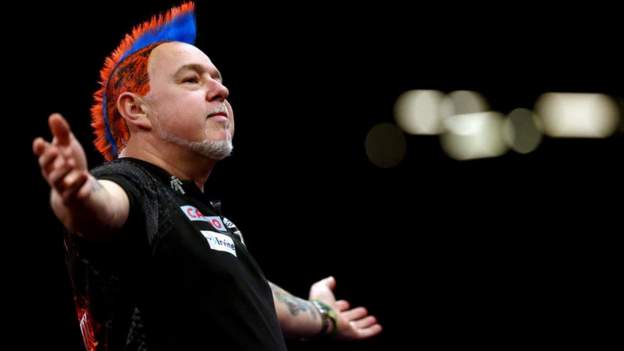 Wright beats Wade to land second European title