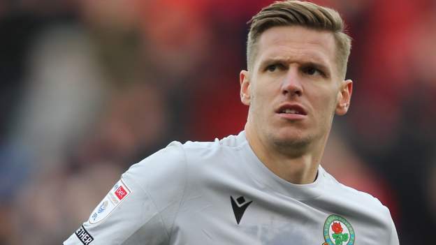 Thomas Kaminski: Luton Town sign Blackburn Rovers goalkeeper for ...