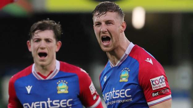 Top three take wins in festive Premiership games