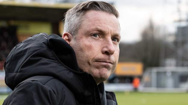 Harris replaces Edwards as Millwall head coach