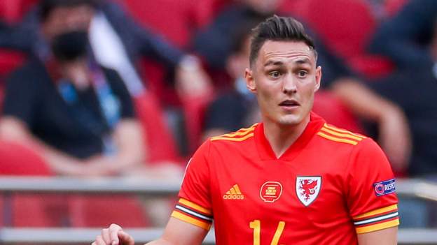 Connor Roberts: Burnley sign Wales defender from Swansea