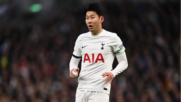 Tottenham Hotspur 2-1 Brighton & Hove Albion: Johnson helps Spurs secure last-gasp win - BBC.com