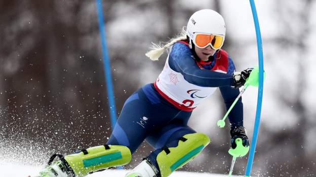 Kelly Gallagher: Winter Paralympic gold medallist announces skiing retirement