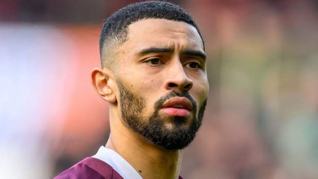 Swansea set to sign Ginnelly after Hearts exit