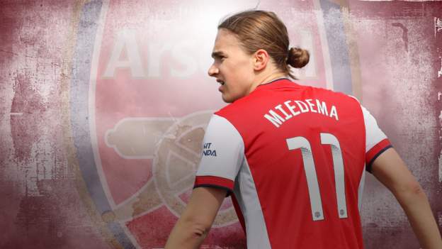 Vivianne Miedema: From the brink of retirement to WSL history