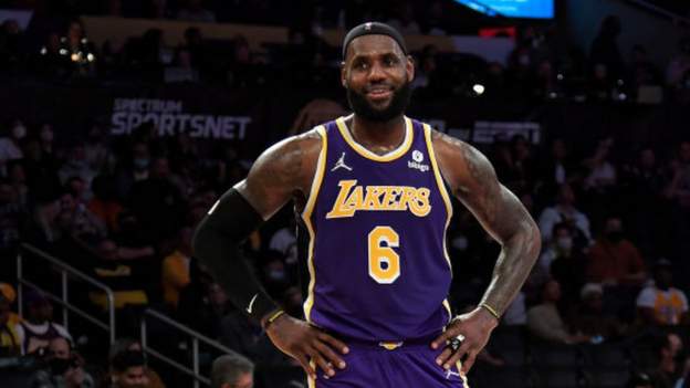 NBA: LeBron James scores 26 points against his former side as the LA Lakers win again