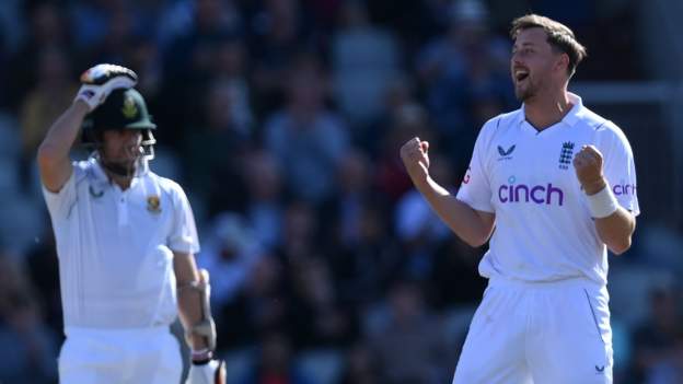 England v South Africa: James Anderson and Stuart Broad dismiss Proteas for 151