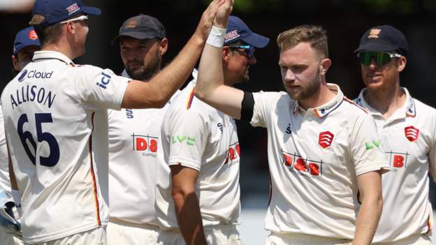 County Championship: Essex beat Somerset by 196 points