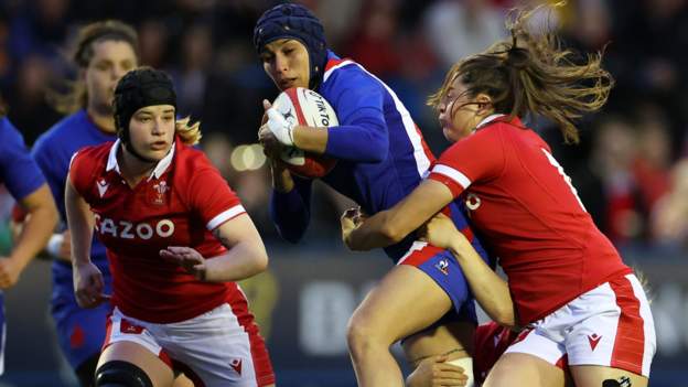 <div>Women's Six Nations: Wales beaten by rampant France</div>