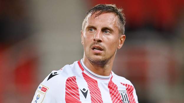 Jagielka extends Stoke deal until end of season