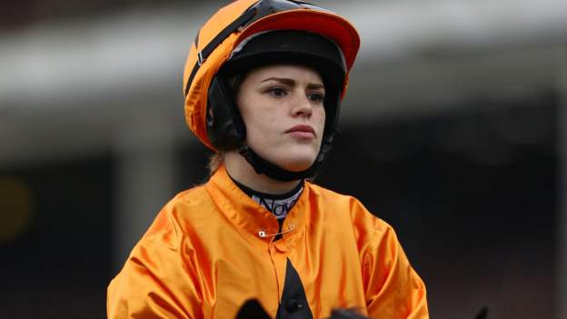 Lizzie Kelly Annoyed By Female Jockey Label Bbc Sport 