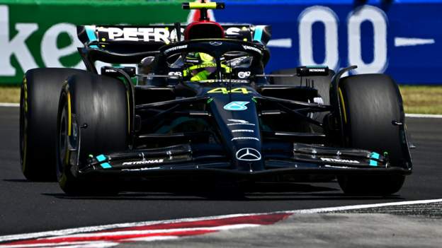 Hamilton beats Verstappen to first pole since 2021