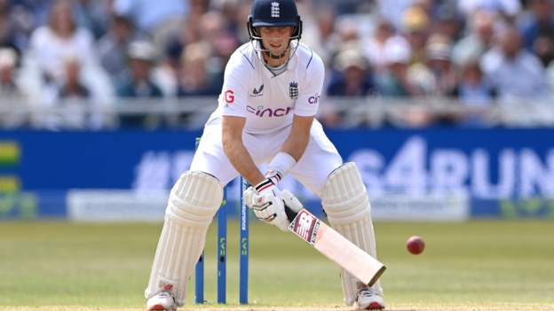 Root returns to top of Test batting rankings