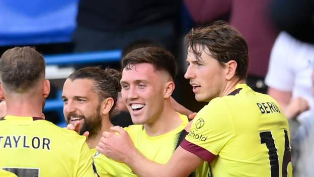 O'Shea scores late as 10-man Burnley hold Chelsea