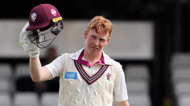 James Rew: Somerset wicketkeeper signs contract extension to 2025