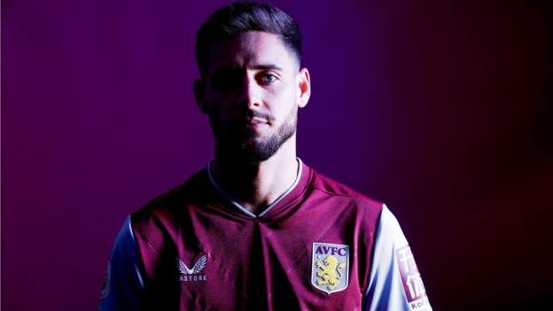 Villa sign Real Betis left-back Moreno