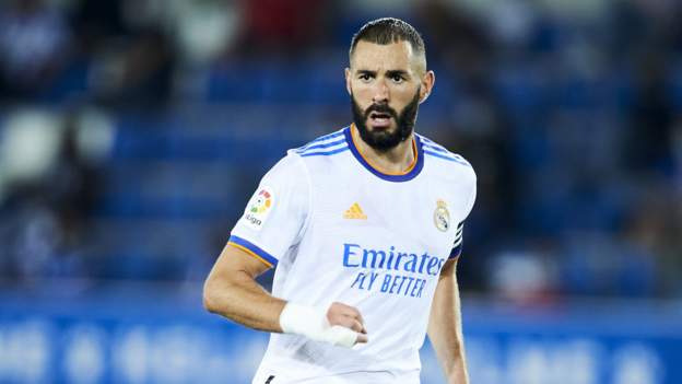 Karim Benzema: Real Madrid striker signs one year contract extension
