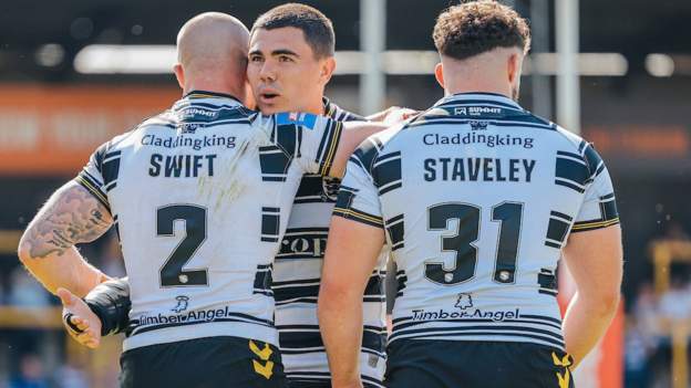 Swift treble helps Hull beat Cas to reach quarters