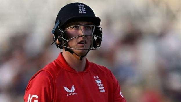 England beaten as NZ fight back to draw T20 series