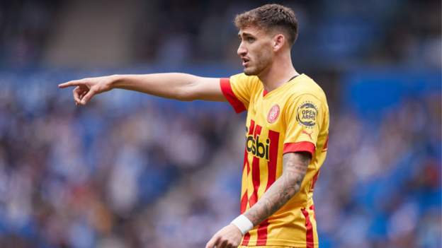Uruguay defender Bueno to have Wolves medical