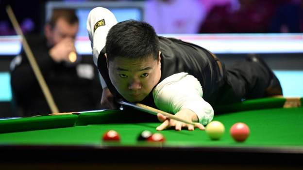 Dominant Ding leads Allen in UK Championship final