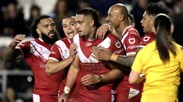 Rugby League World Cup: Tonga 32-6 Wales - Tonga cruise to win after early scare