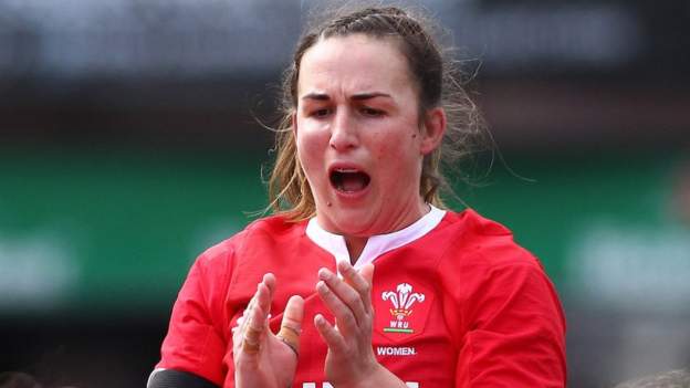 WRU to offer women first pro contracts