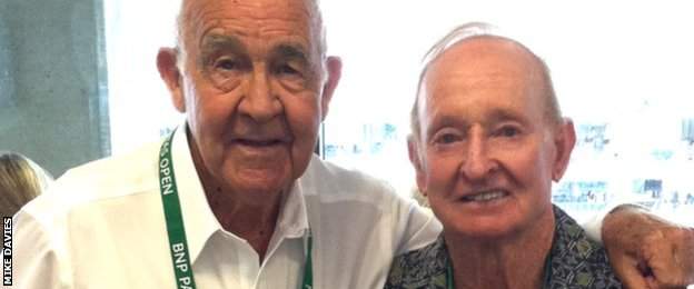 Mike Davies (l) and Rod Laver