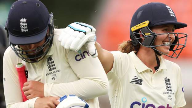 Women's Ashes: England's Kate Cross describes drama of drawn Test in Canberra