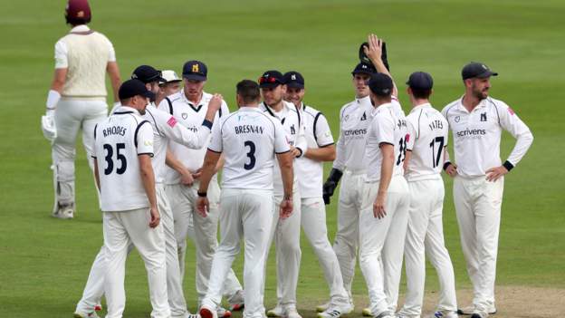 County Championship: Warwickshire beat Somerset to win first title since 2012