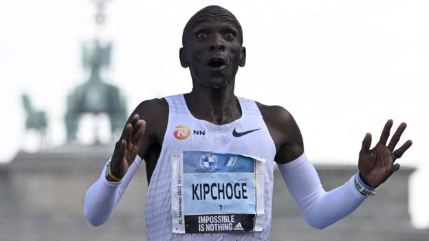 Eliud Kipchoge breaks his own marathon world record in Berlin