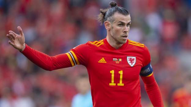 Gareth Bale: Wales captain's representatives hold talks with Cardiff City
