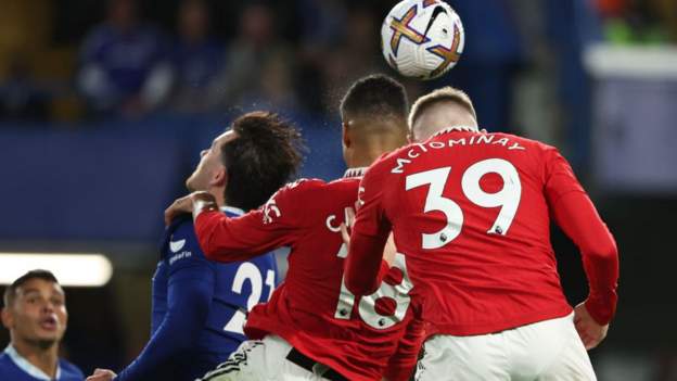 Chelsea 1-1 Man Utd: Hosts remain above United after dramatic finale
